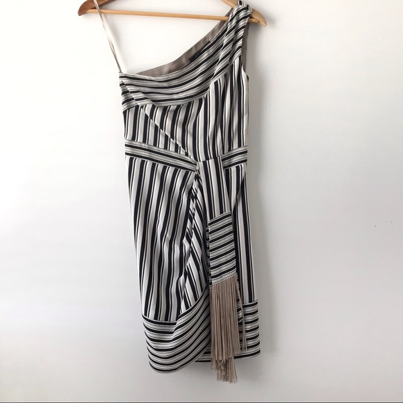 ❌Sold❌🔥 BCBG Maxazria Women’s Black Striped Dress 🔥 - Picture 5 of 9